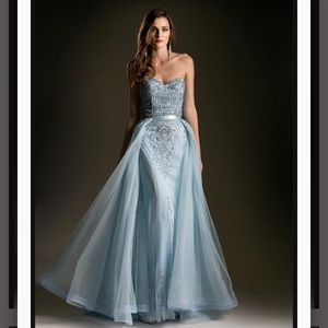 Worn once only a couple hours.Very good condition